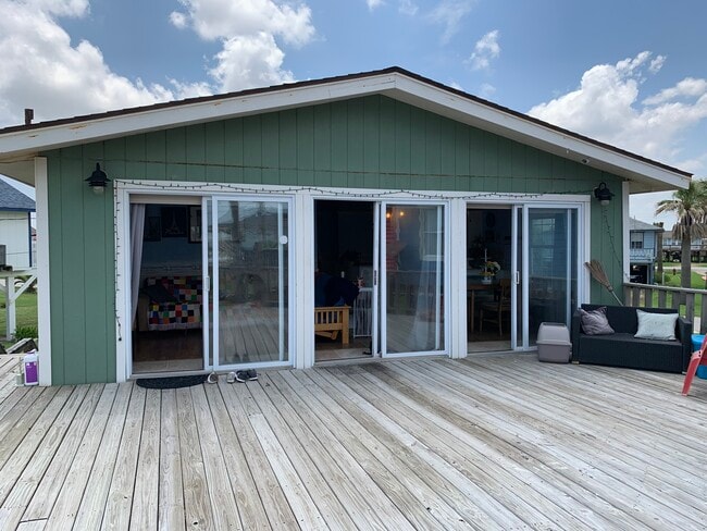Building Photo - 611 Seashell Dr