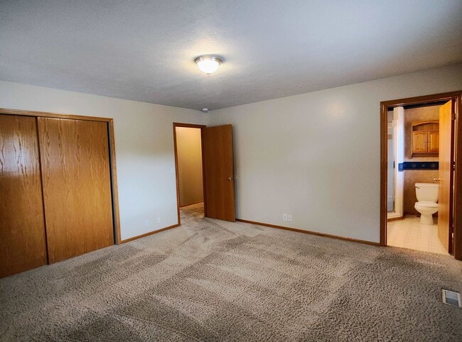 Building Photo - 5 BD 3 BA 2900 sq ft HOME IN DRAPER.