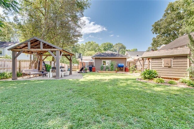 Building Photo - 2104 Delano Dr NE