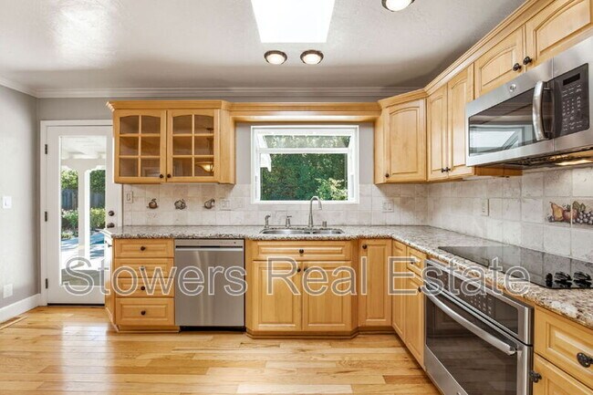 Building Photo - 18 Van Gordon Pl