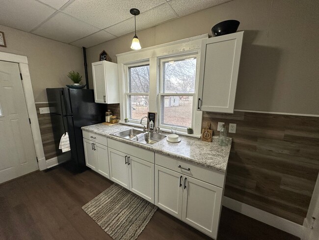 Building Photo - Newly remodeled 3 bed, 1 bath home for ren...