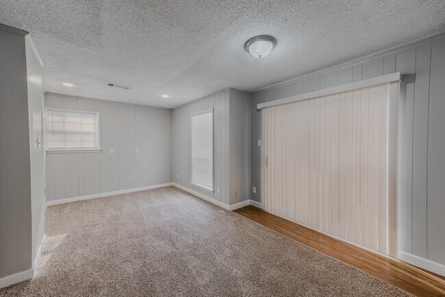 Building Photo - 200 Timberline Dr