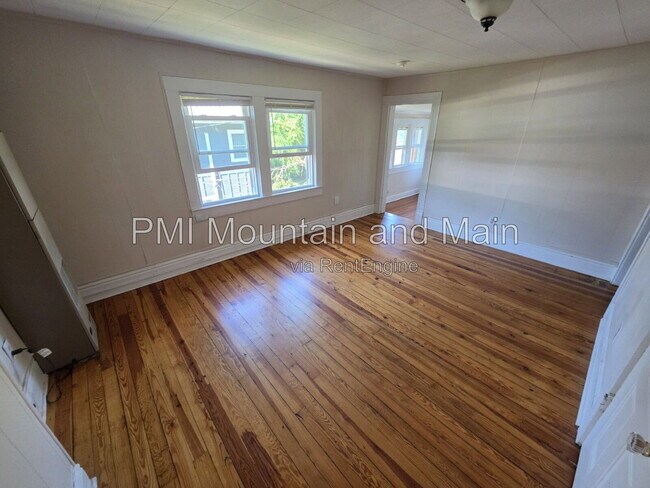 Building Photo - 41 Westwood Pl