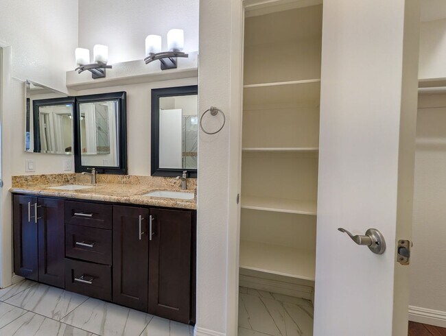 Building Photo - INVITING CONDO WITH OPEN FLOOR PLAN IN NORTHEAST LAS VEGAS