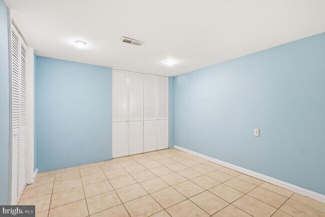 Building Photo - 3217 Gumwood Dr