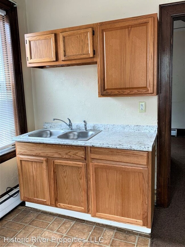 Building Photo - 215 11th St