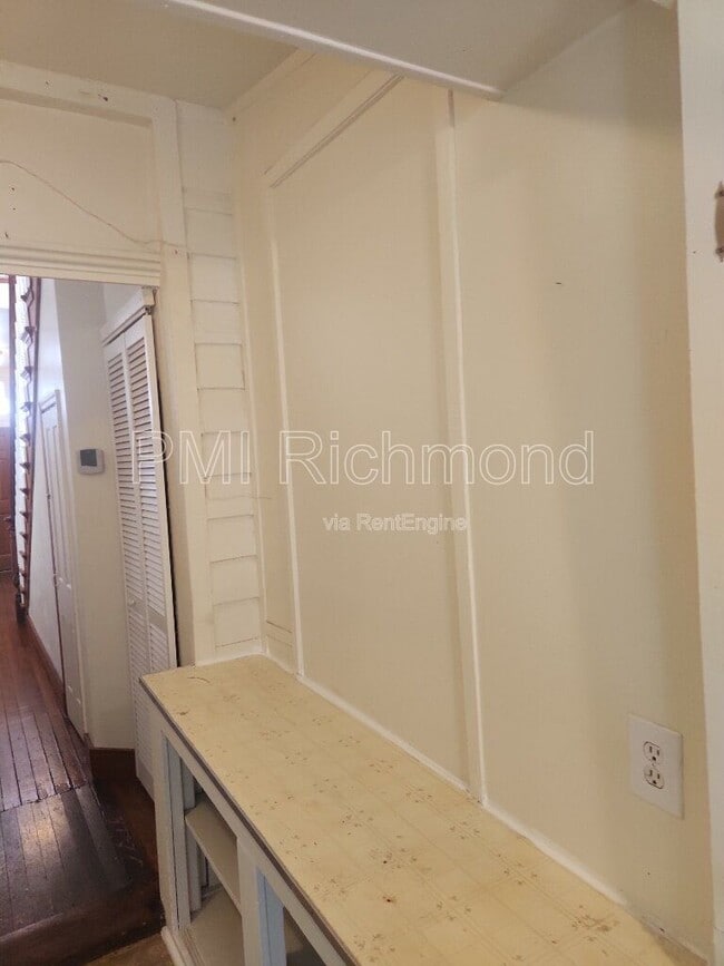 Building Photo - 413 S Laurel St