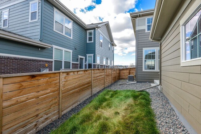 Building Photo - Beautiful 2-Bed, 2.5-Bath Townhome in Mosaic, Fort Collins - Students Welcome!