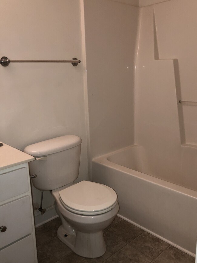 Building Photo - 3522 Riverside Dr