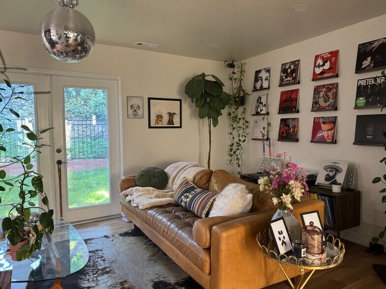 Building Photo - 5415 Tonalea Dr