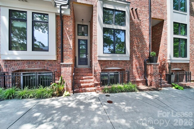 Building Photo - 428 E 33rd St