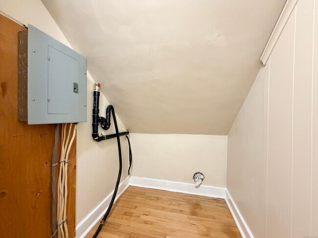 Building Photo - 12 Clark Ln