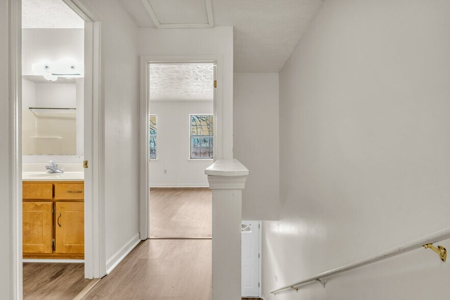 Building Photo - 162 High St