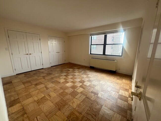 Building Photo - 9 Hawthorne Pl