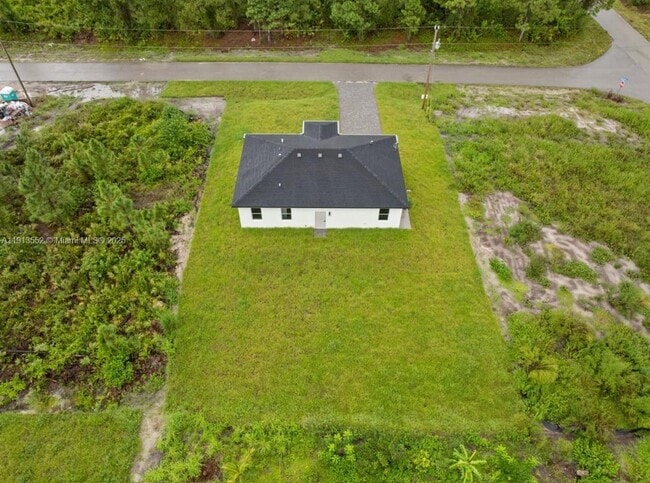 Building Photo - 710 Peacock Ave