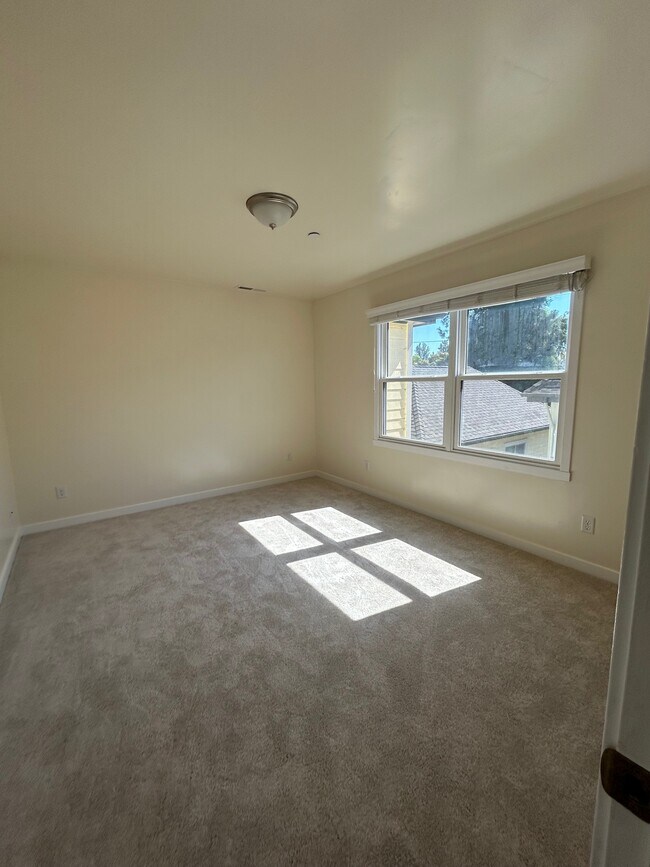 Building Photo - 108 Myrtle St