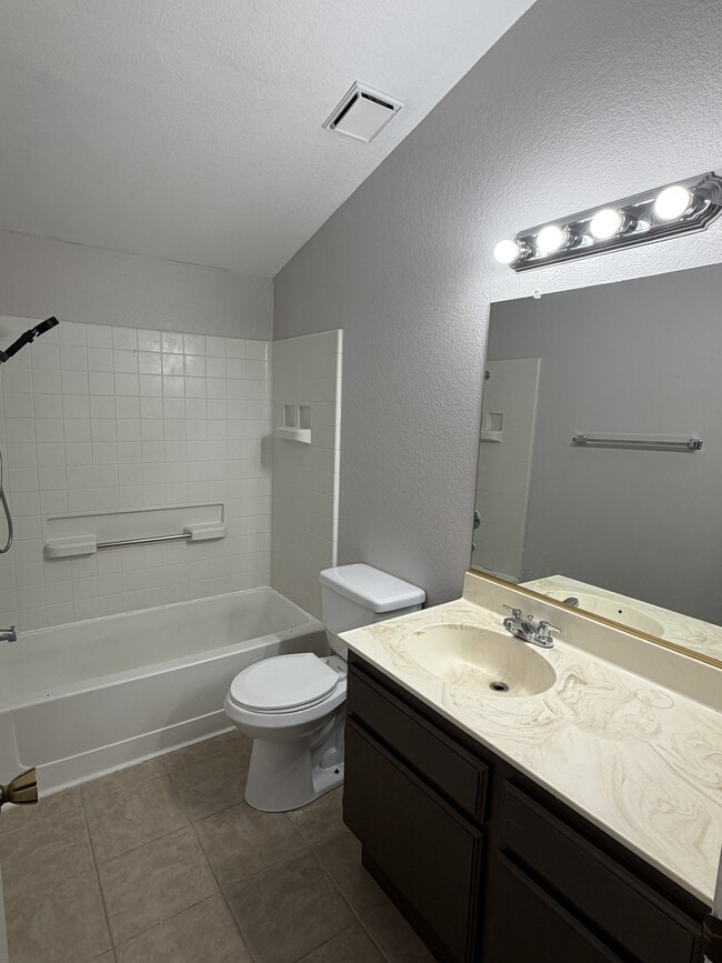 Building Photo - 29639 Greenhill Dr