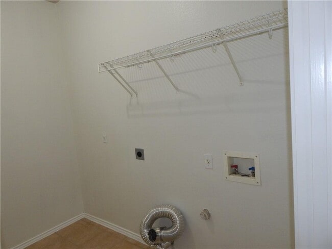 Building Photo - 13521 Shawna Dnay Dr