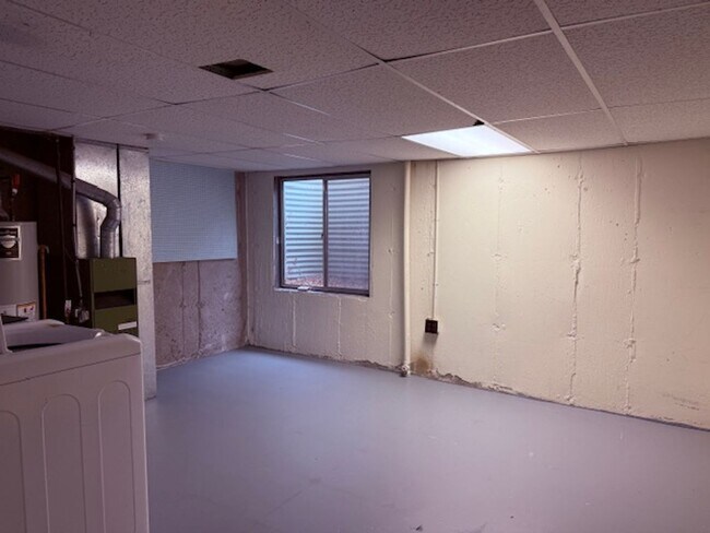 Building Photo - House For Lease