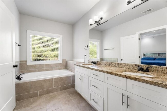 Building Photo - 2413 Misty Hollow Pl