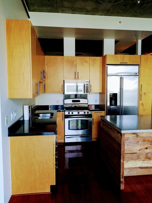 Building Photo - Cool East Village 1 Bedroom with Views (10...