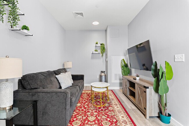 Building Photo - 95 Broadway-SI ID1240367P