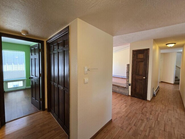 Building Photo - 2203 Vela St