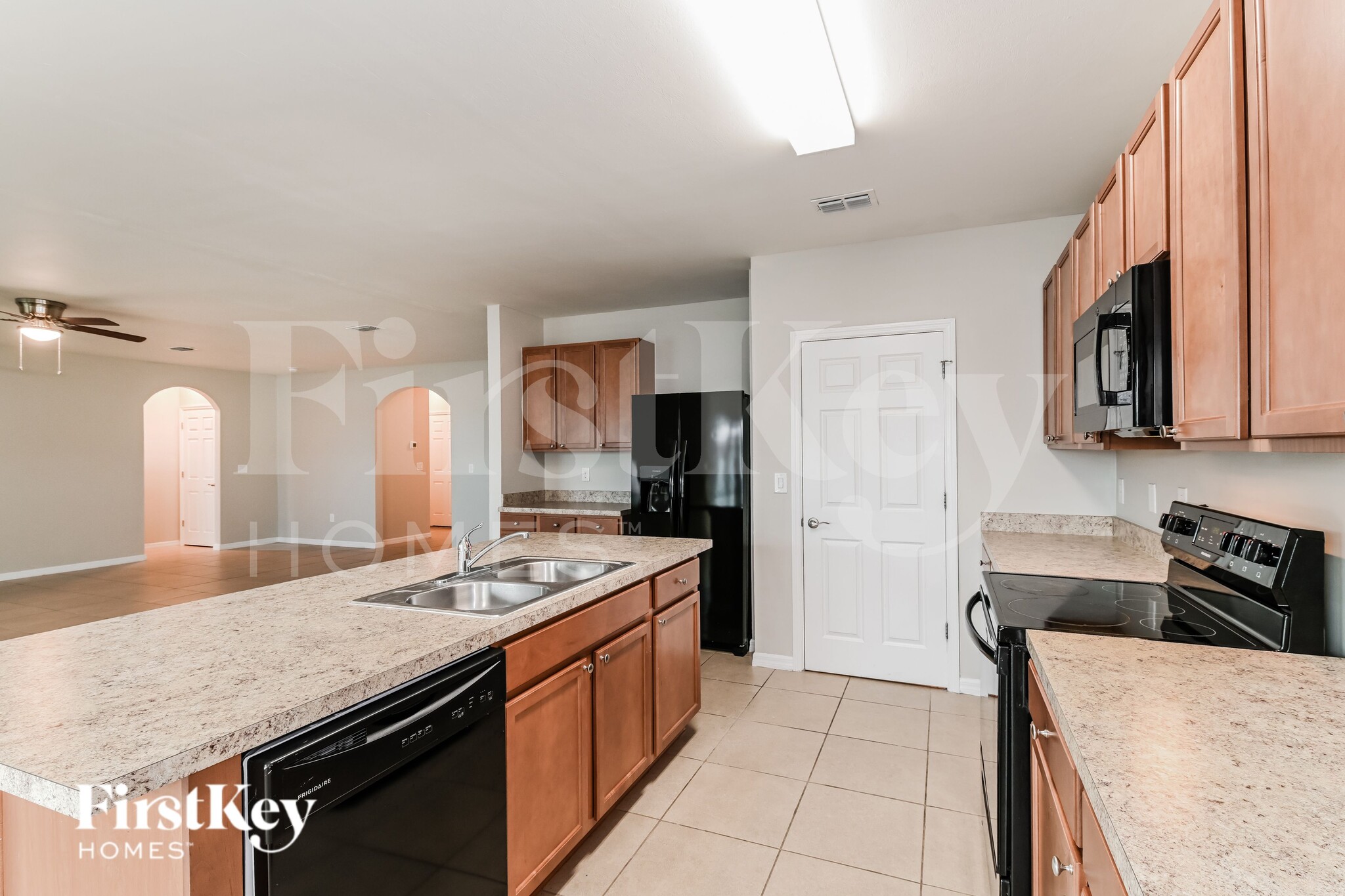 Building Photo - 614 SW 25th Ln