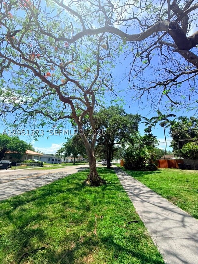 Building Photo - 201 Flagler Dr