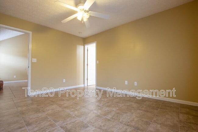 Building Photo - 25 Kalin St