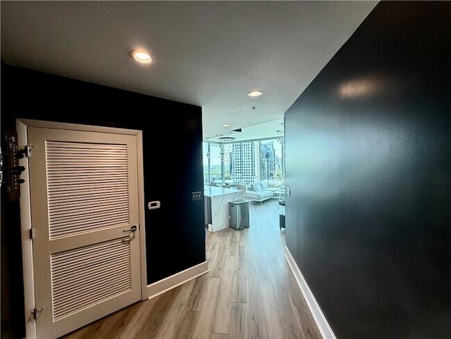 Building Photo - 1080 Peachtree St NE