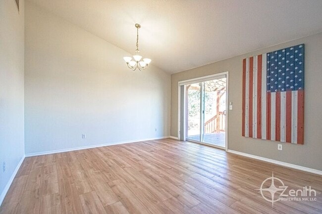 Building Photo - 516 NE 199th St