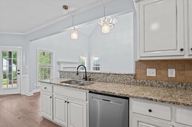 Building Photo - 4117 Chastain Dr