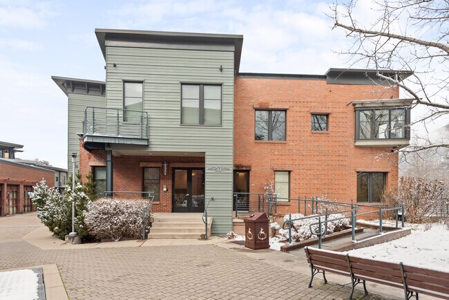 Building Photo - 501 Rio Grande Pl