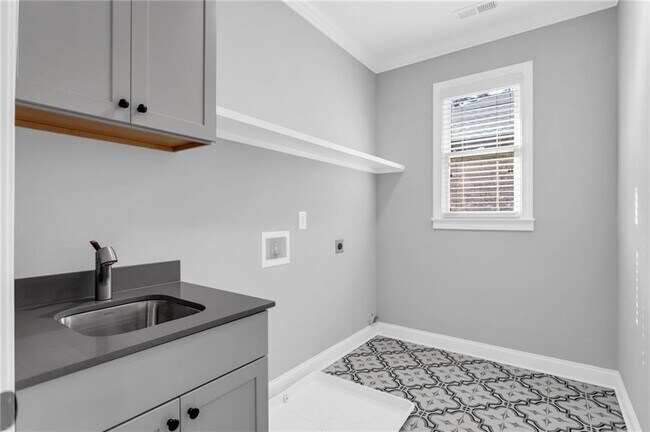 Building Photo - 909 Sunny Meadows Ln