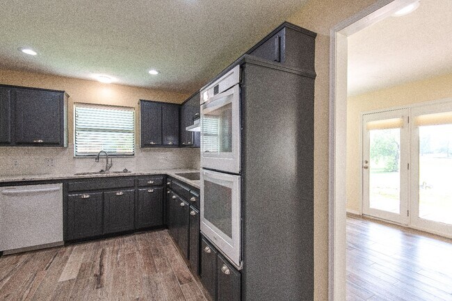 Building Photo - 613 Doe Trail