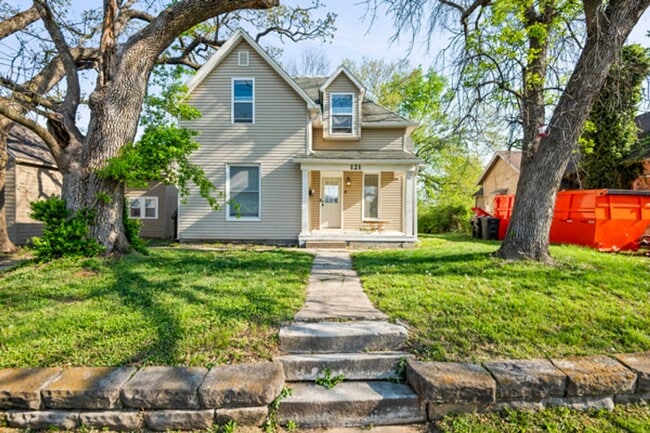 Building Photo - 121 E North St