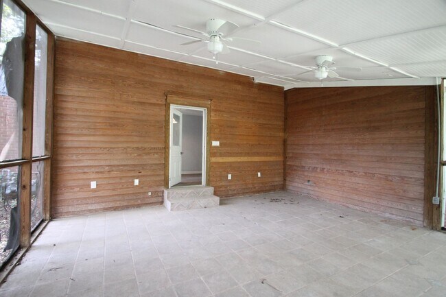 Building Photo - Exclusively Offered by Muse Realty Rentals, LLC