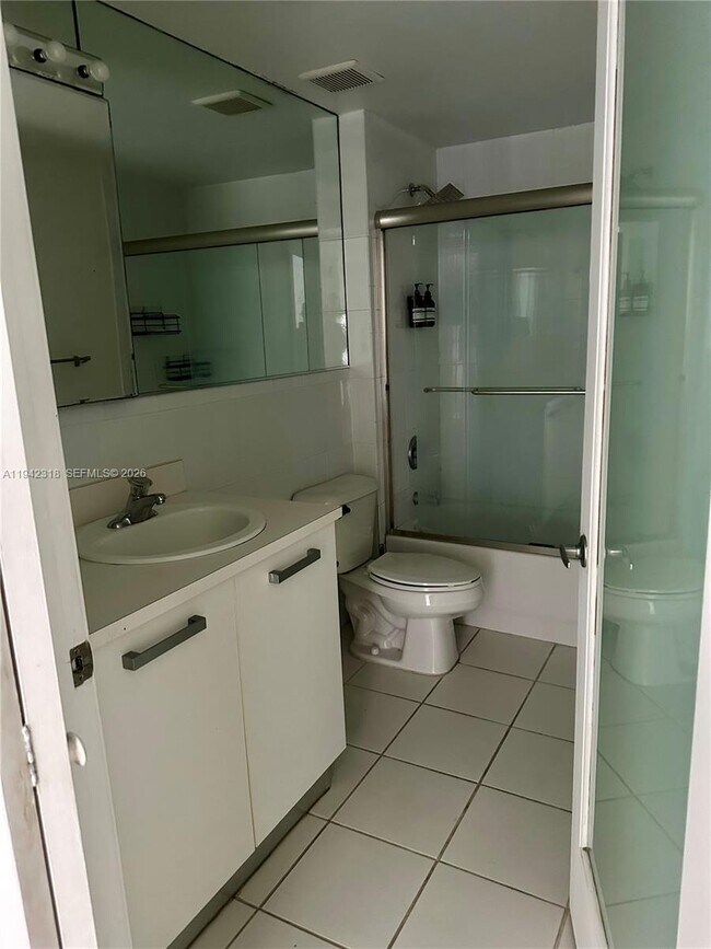 Building Photo - 471 NE 25th St