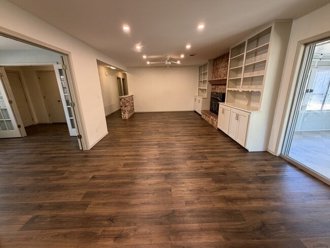 Building Photo - 116 Fern Dr