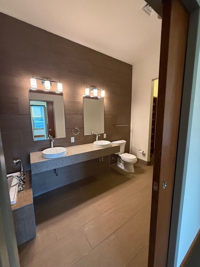 Building Photo - Blue Earth One Bedroom For Lease