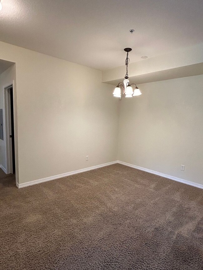 Building Photo - Modern Condo Living in the Heart of Fort C...