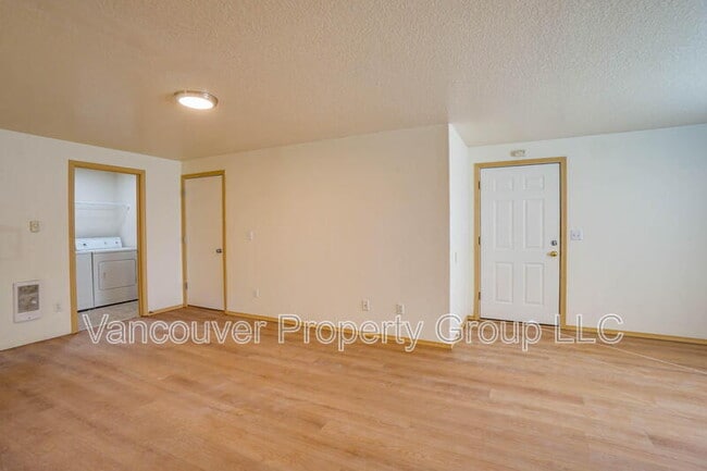 Building Photo - 1100 W 30th St