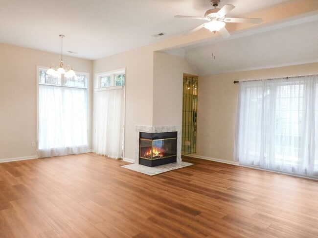 Building Photo - 48145 Mayflower Dr