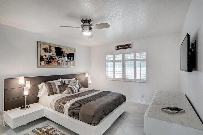 Building Photo - 6 Lexington Ln E