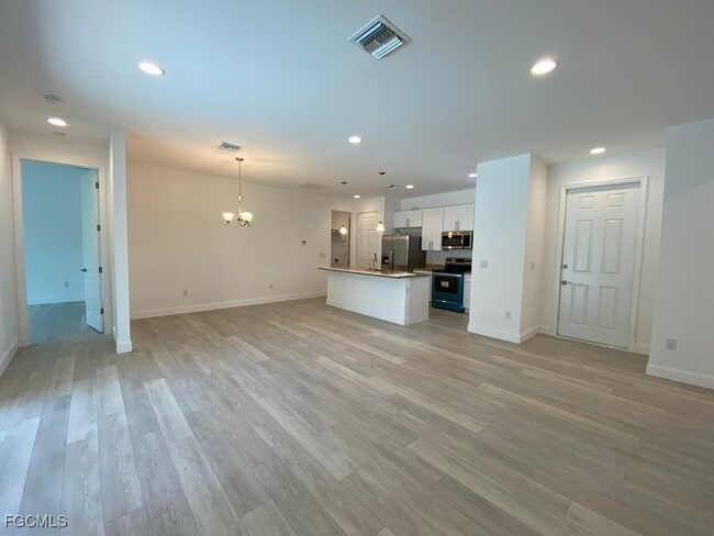 Building Photo - 3423 SW 6th Pl