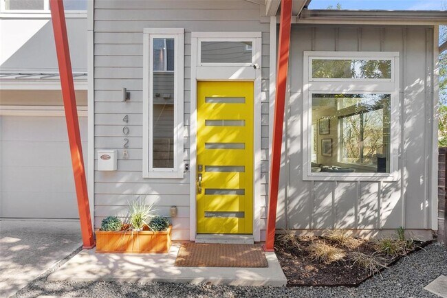 Building Photo - 402 El Paso St