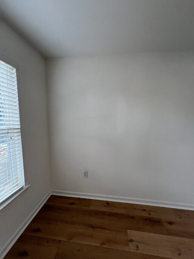 Building Photo - 16-1611 Summers