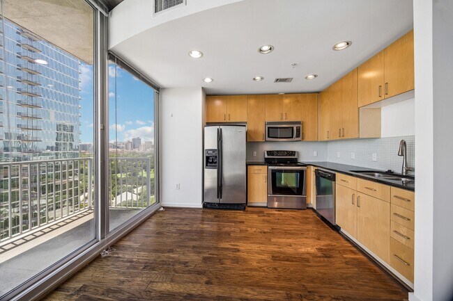 Building Photo - 5925 Almeda Rd