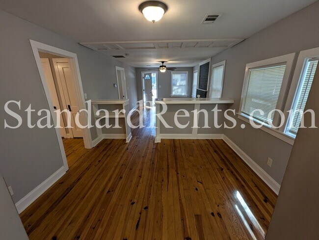 Building Photo - Cute Bungalow in Colonial Hills Neighborhood